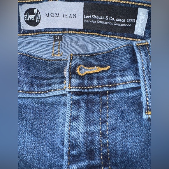 Levi’s High Waisted Mom Jeans - Picture 12 of 12